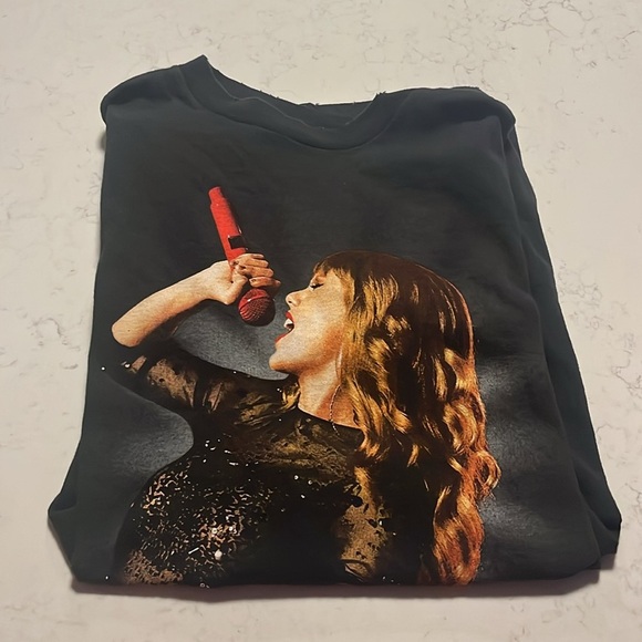 Taylor Swift’s Version Red Album T-shirt with a Rip Look Stitching - Picture 7 of 10